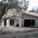 agrandissement d'une maison sur la droite avec construction d'une terrasse par BELCASTRO. Olivier au premier plan.